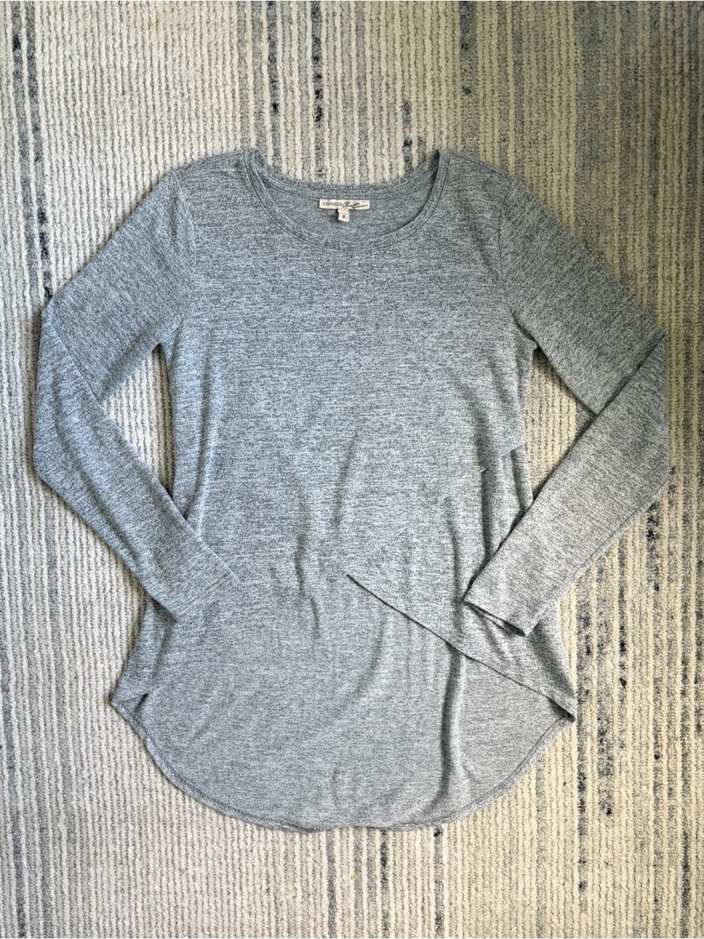 Express Heather Gray Long Sleeve Scoop Hem Top Size M